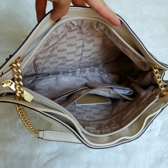 $MICHAEL KORS WHIPPED CHELSEA  LEATHER LARGE - Picture 5 of 8